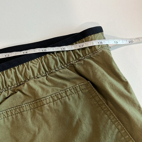 Duluth Trading Co Green Cargo Shorts with Elastic Waistband/Drawstring - 40 - Picture 7 of 8